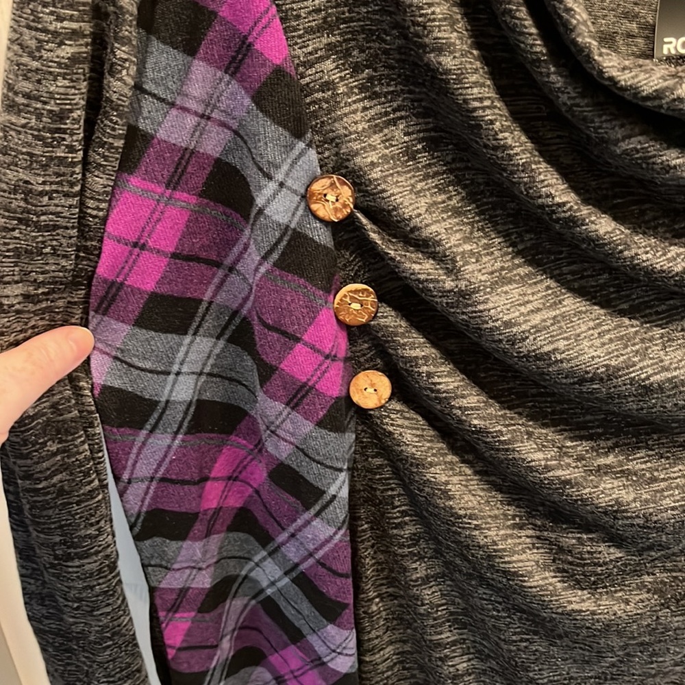 NWT ROSEGAL plaid top - Picture 2 of 3